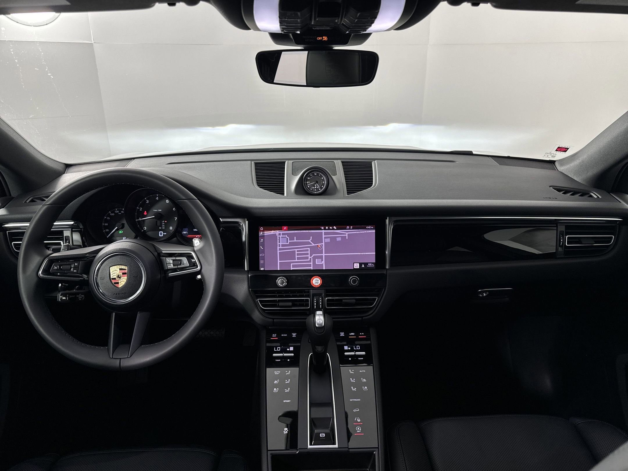 Certified 2025 Porsche Macan image 25