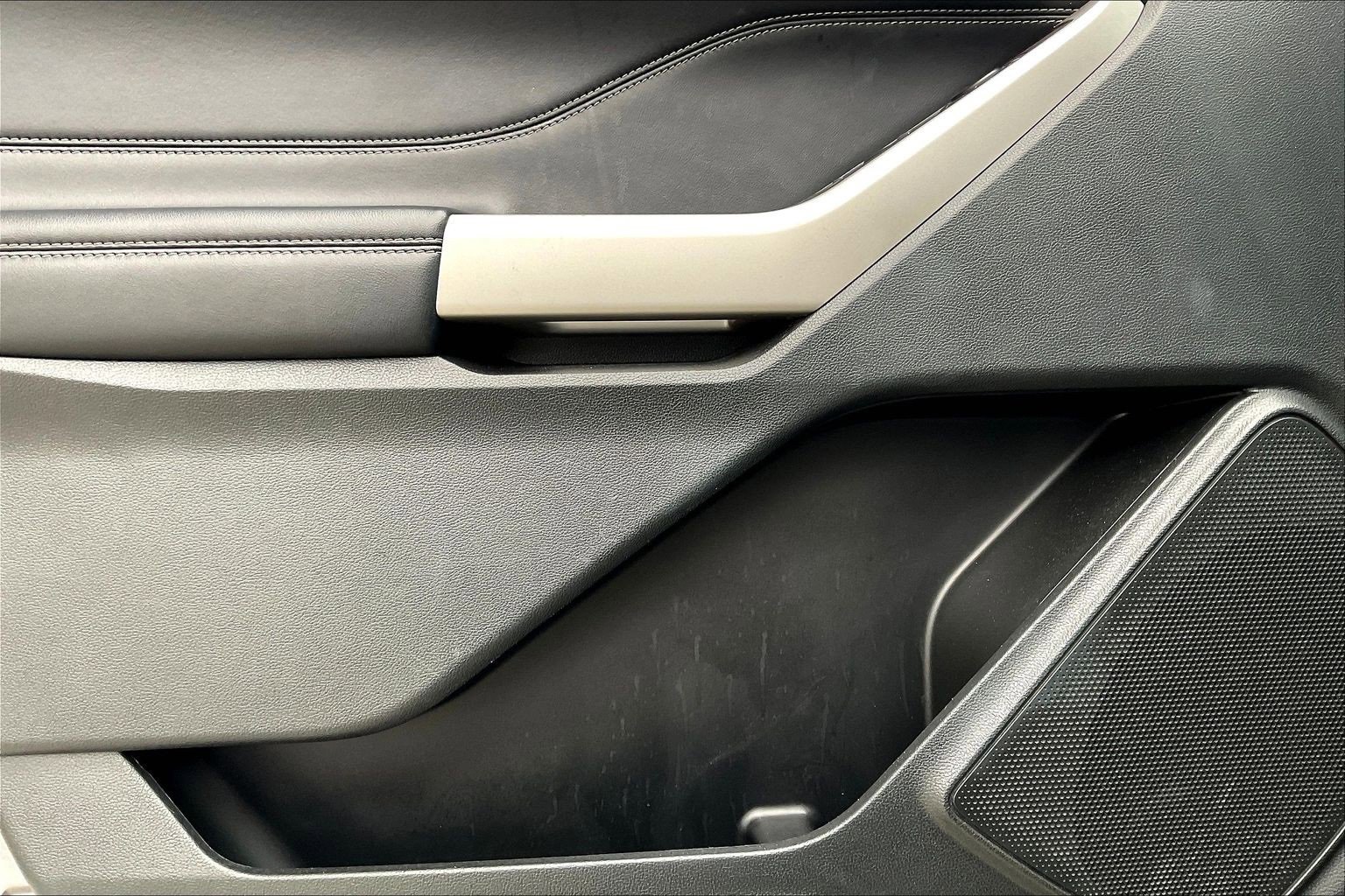 Used 2023 Ford Explorer Limited image 15