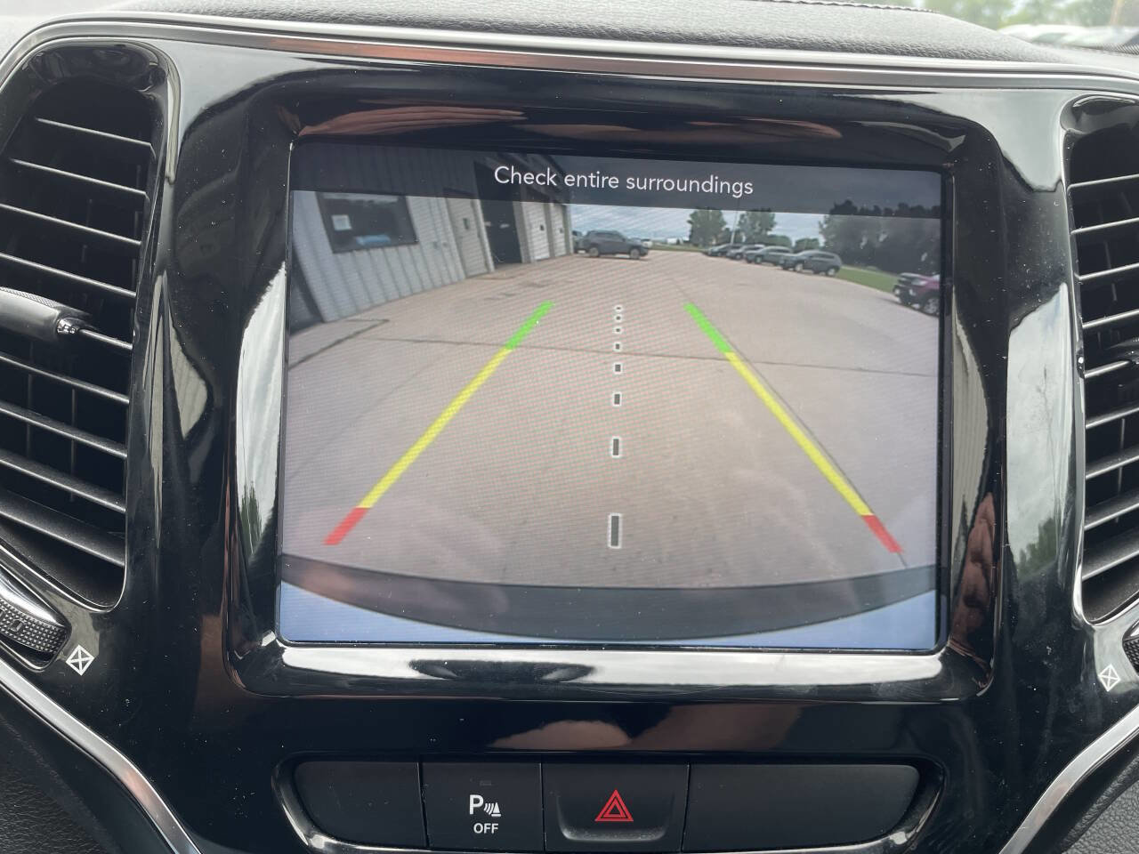 Used 2020 Jeep Cherokee Limited image 19