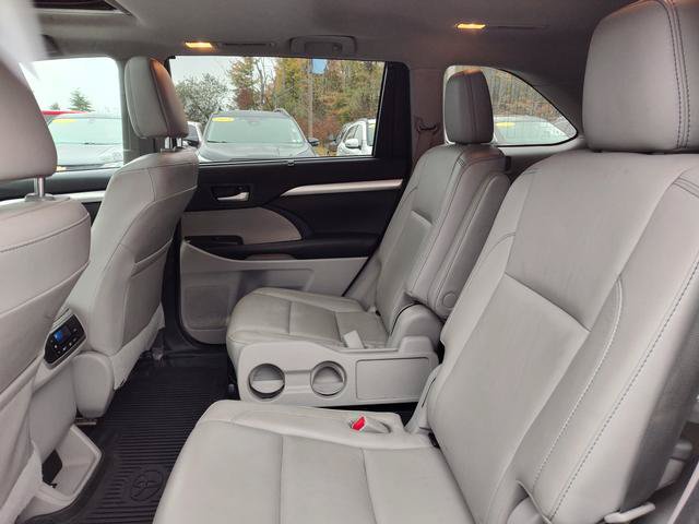 Used 2017 Toyota Highlander XLE AWD/4WD image 14