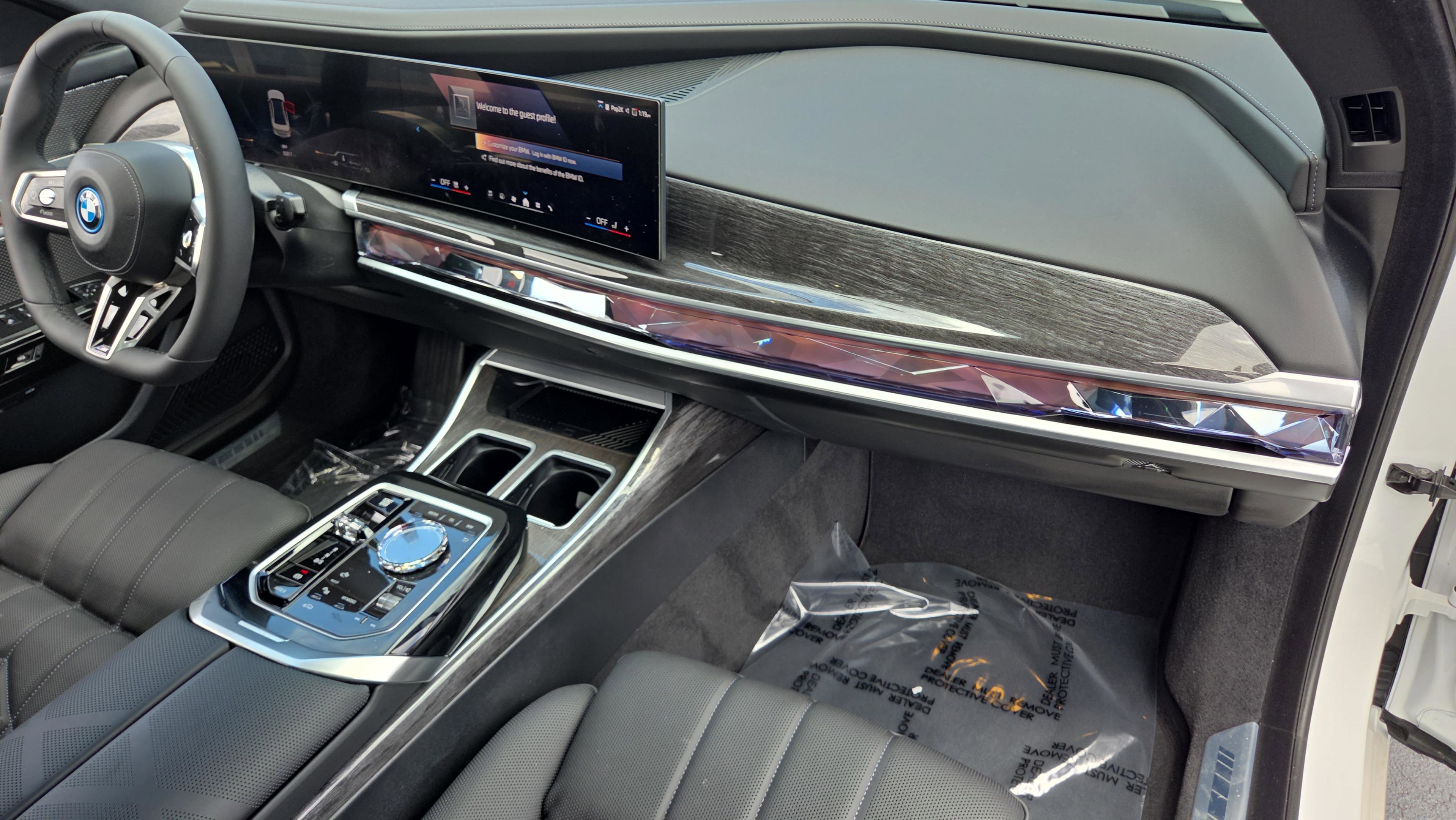 Used 2026 BMW 750e xDrive w/ Luxury Rear Seating Package AWD/4WD image 18