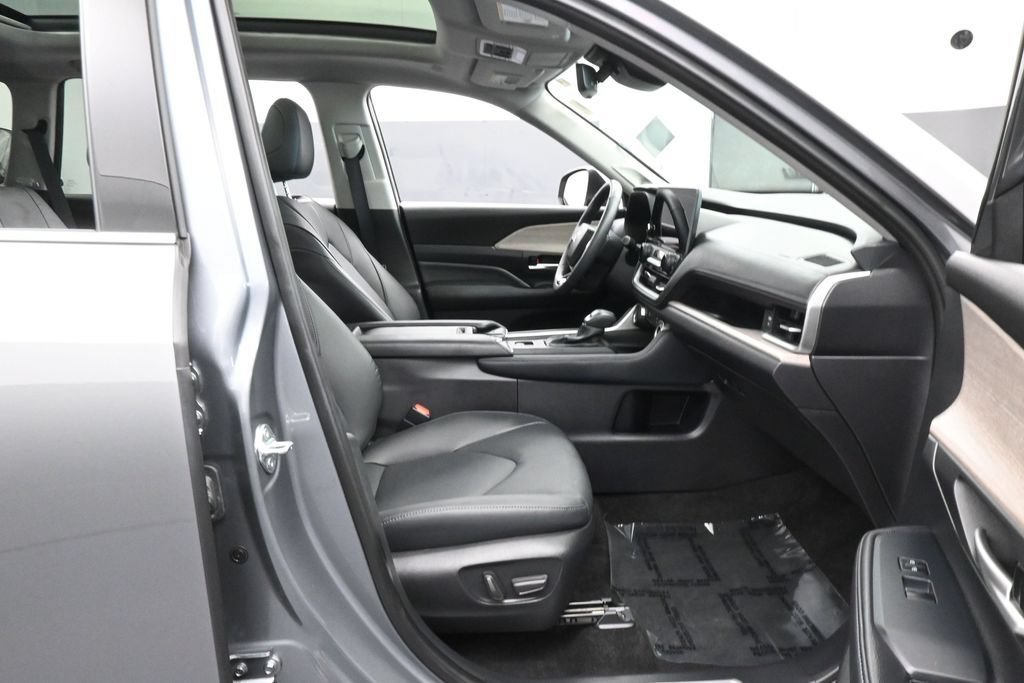 Used 2025 Toyota Grand Highlander AWD image 45