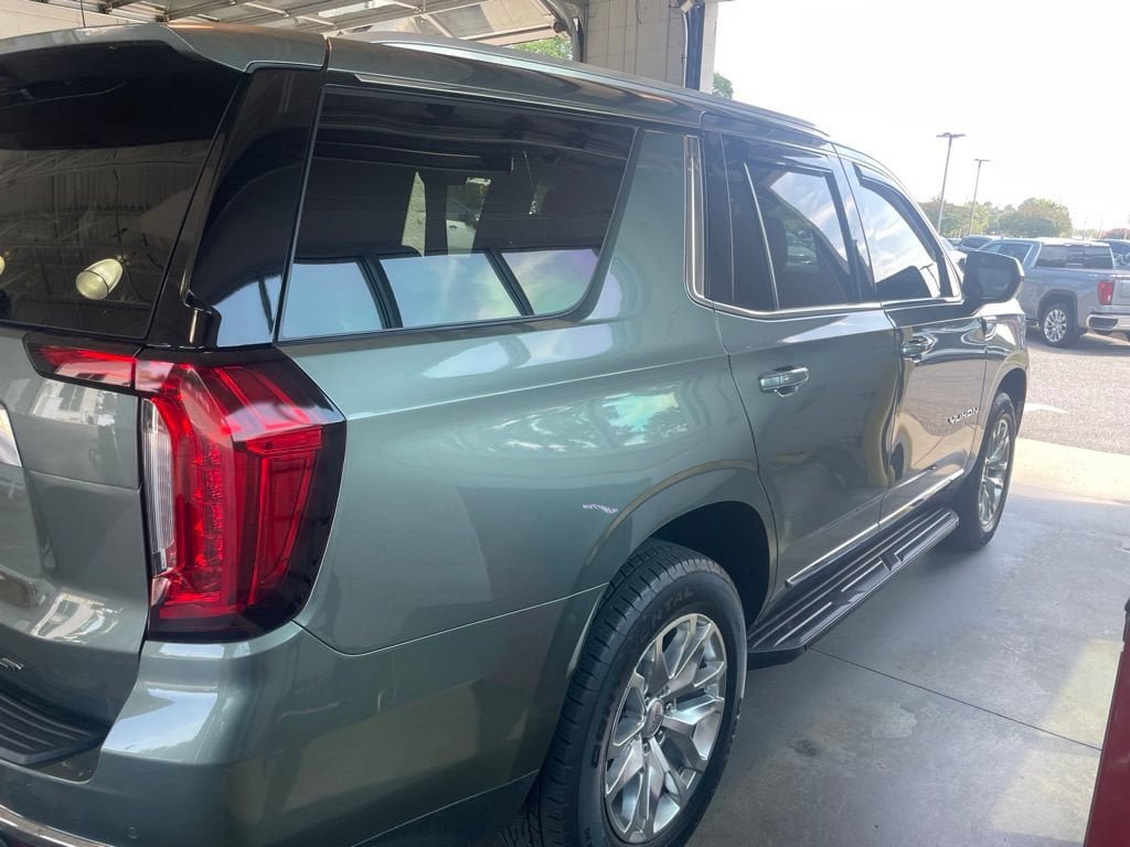 Used 2023 GMC Yukon SLT AWD/4WD image 3