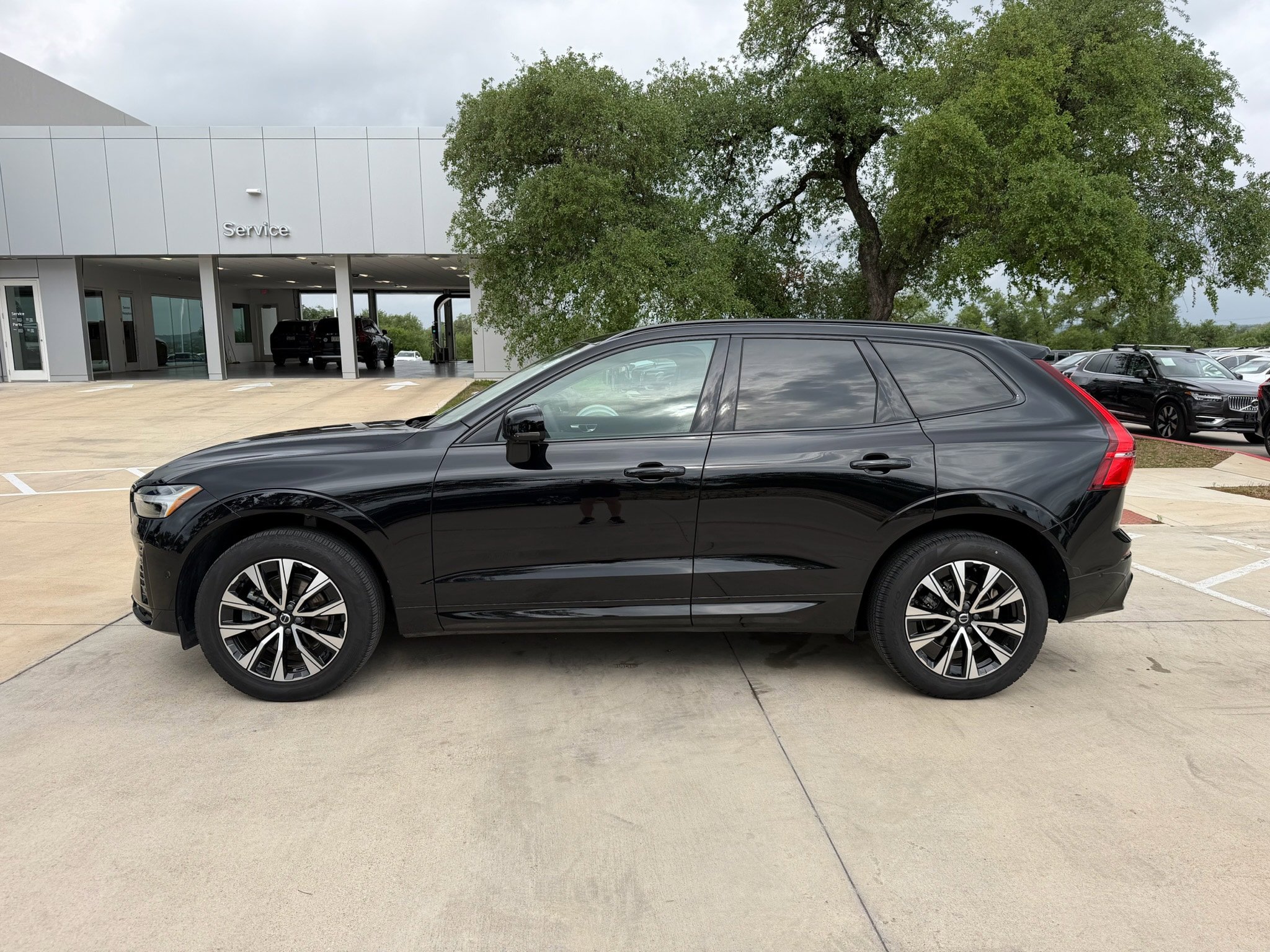 Certified 2024 Volvo XC60 B5 Plus w/ Protection Package Premier AWD/4WD image 3