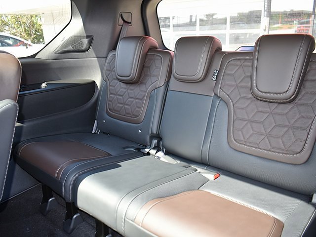 New 2025 Nissan Armada Platinum Reserve image 10