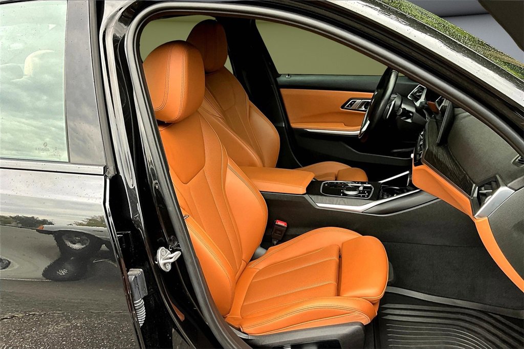 Used 2023 BMW 330i Sedan w/ Premium Package image 26
