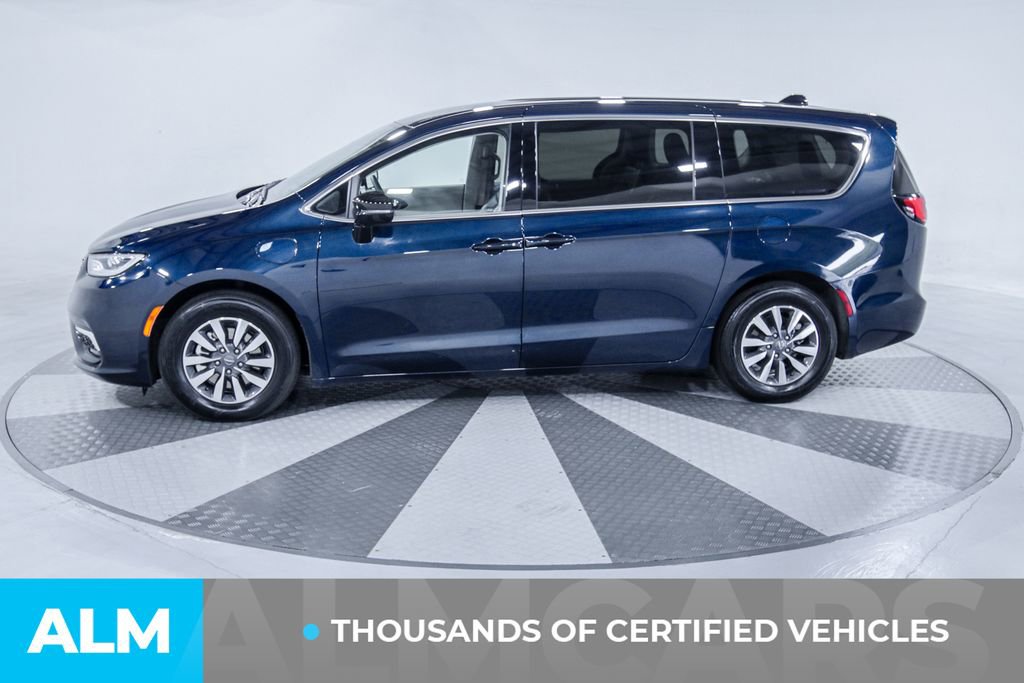 Used 2024 Chrysler Pacifica Select image 5