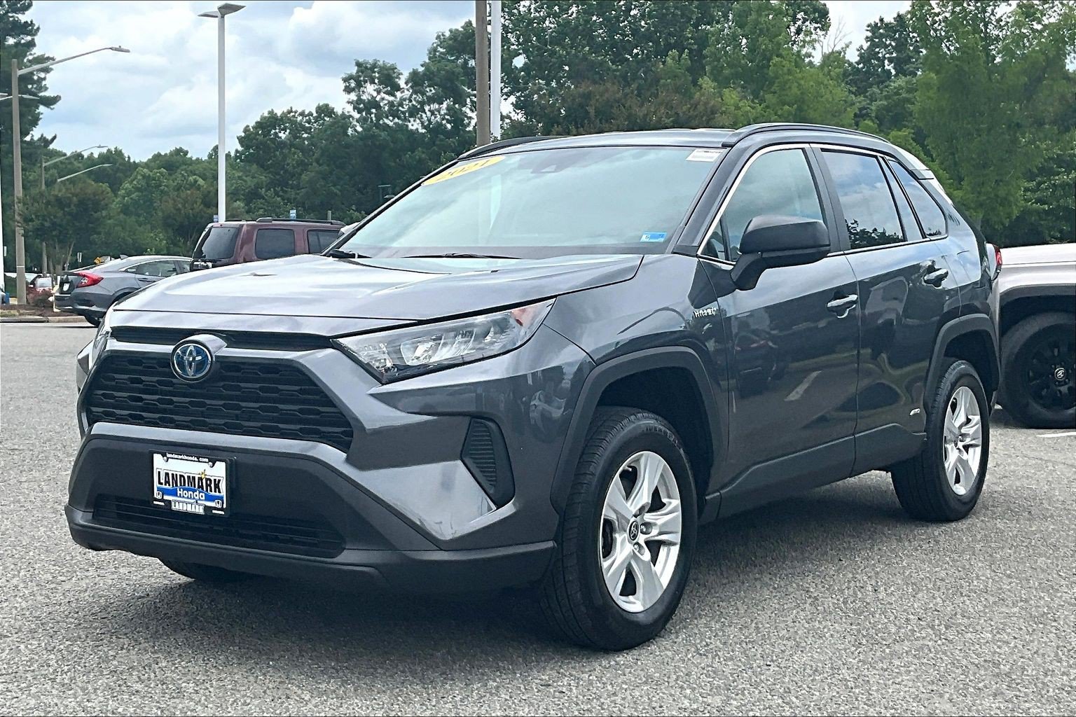 Used 2021 Toyota RAV4 LE AWD/4WD image 1