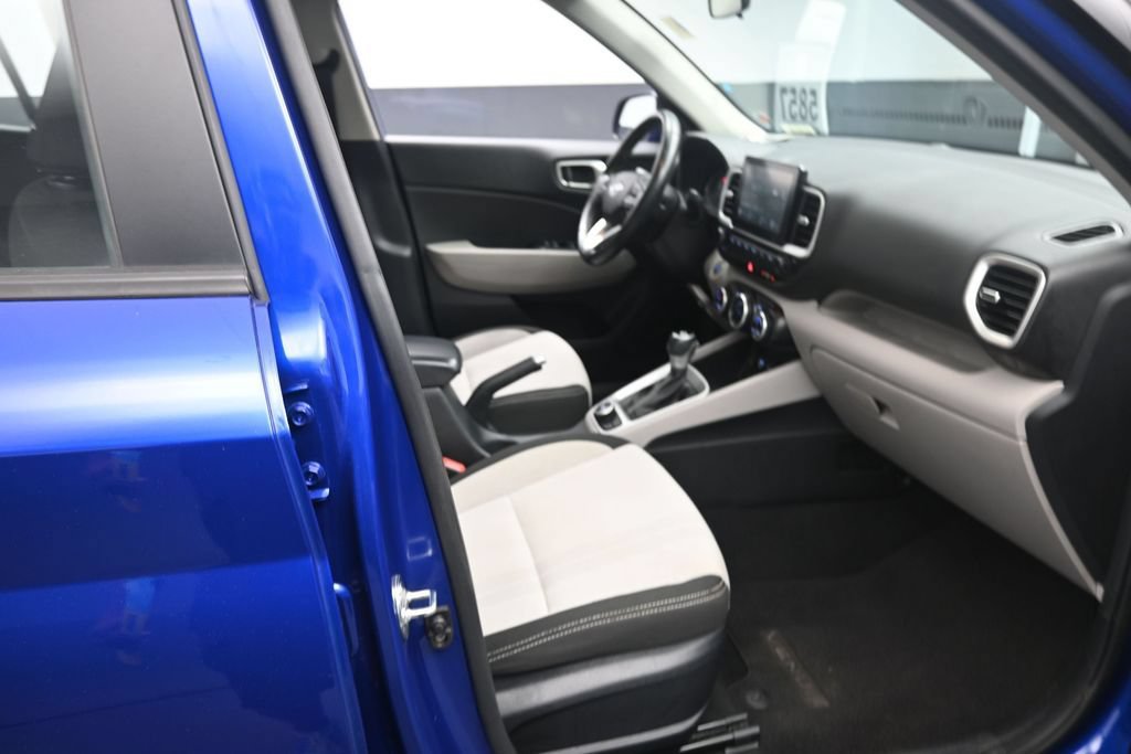 Used 2024 Hyundai Venue SEL FWD image 28
