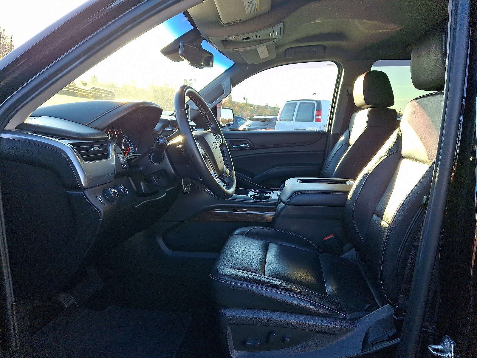 Used 2018 Chevrolet Suburban LT image 13