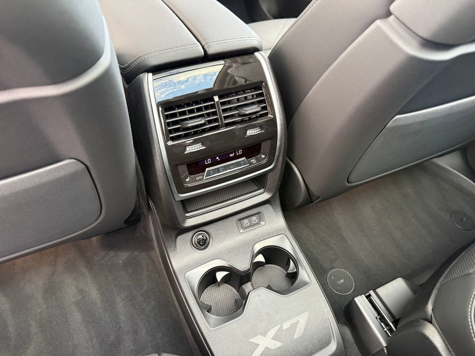 Used 2026 BMW X7 xDrive40i w/ Premium Package image 21