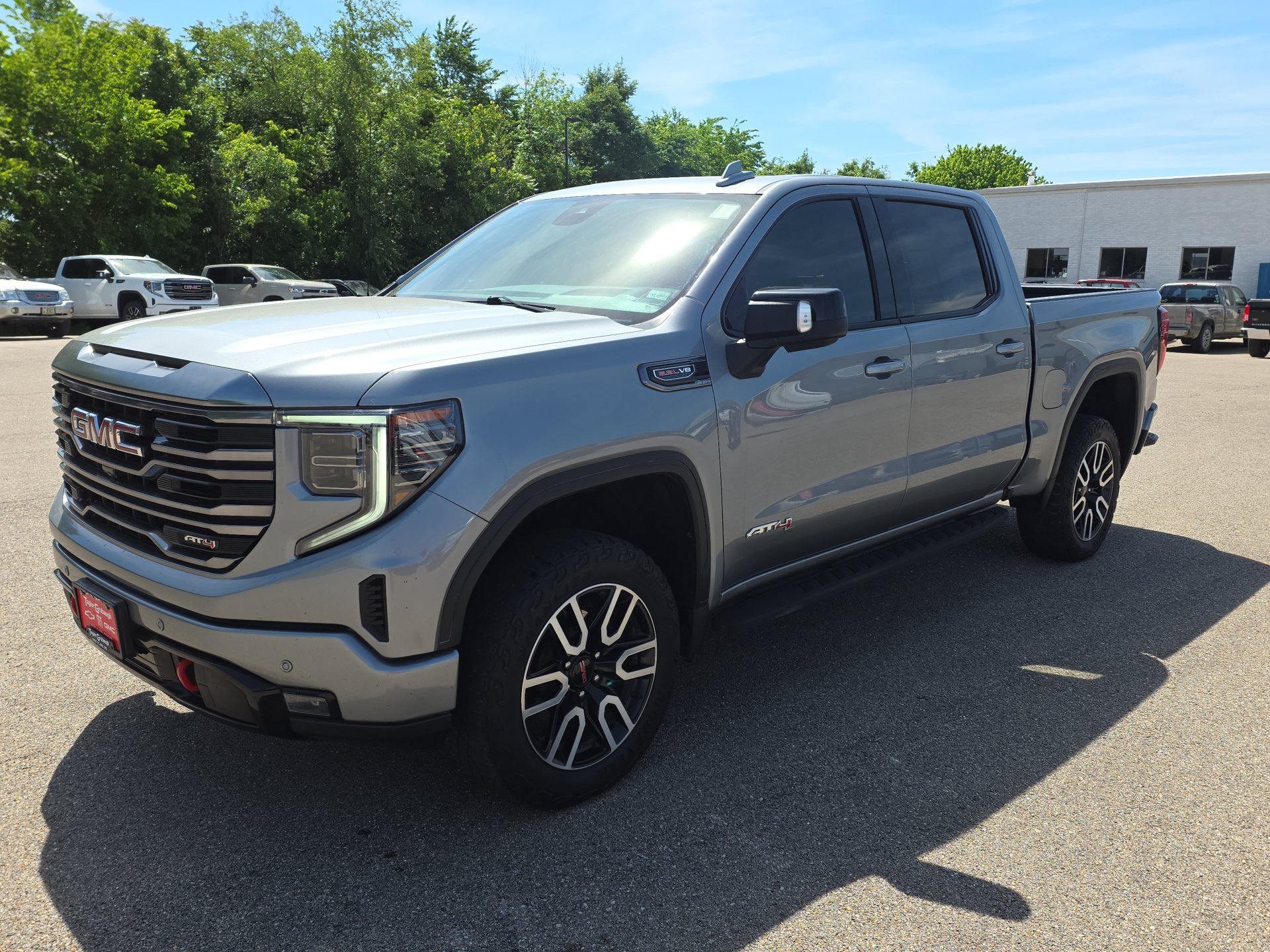 Used 2024 GMC Sierra 1500 AT4 w/ Technology Package AWD/4WD image 4