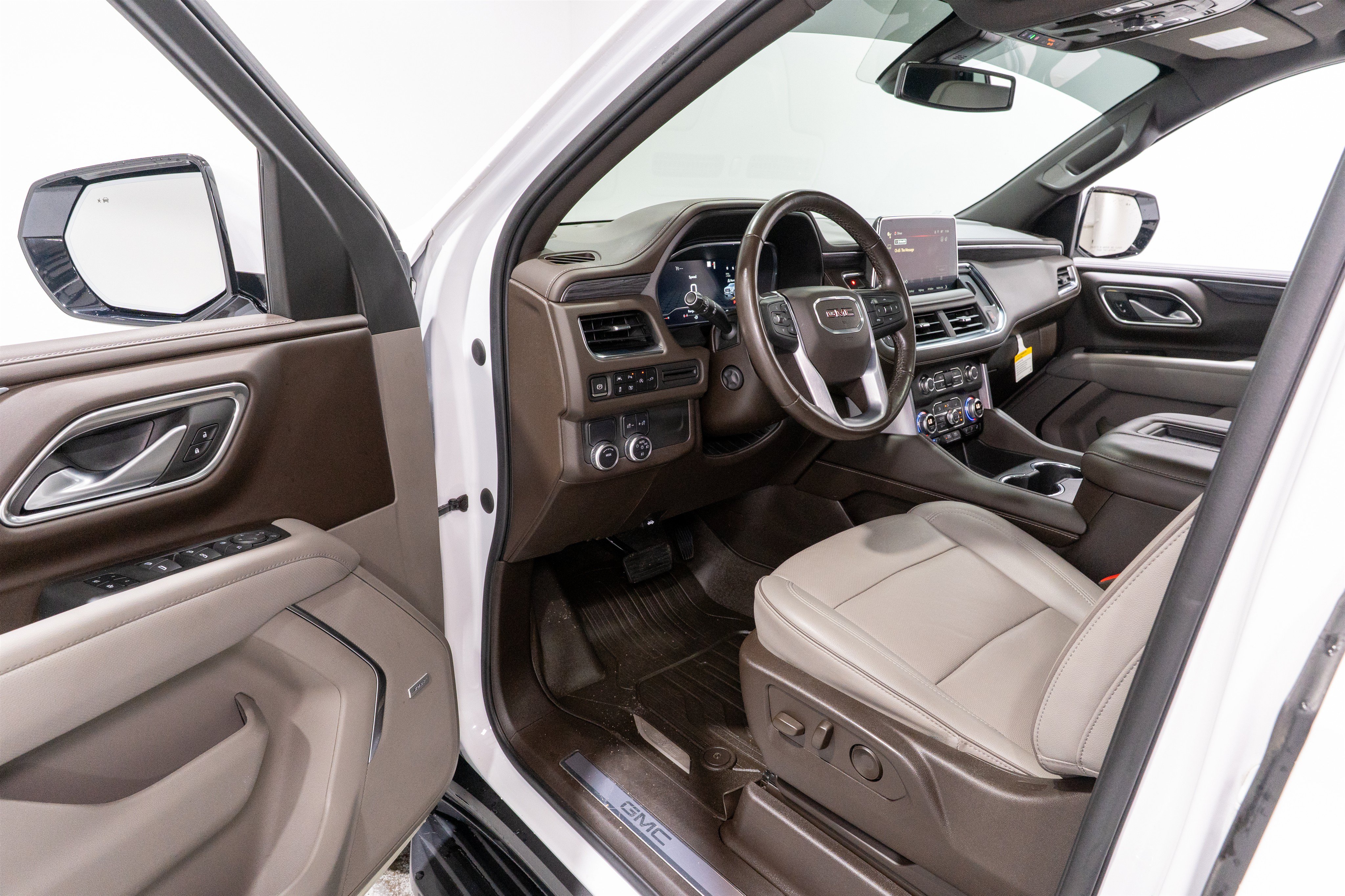 Used 2022 GMC Yukon SLT w/ SLT Premium Package RWD image 12