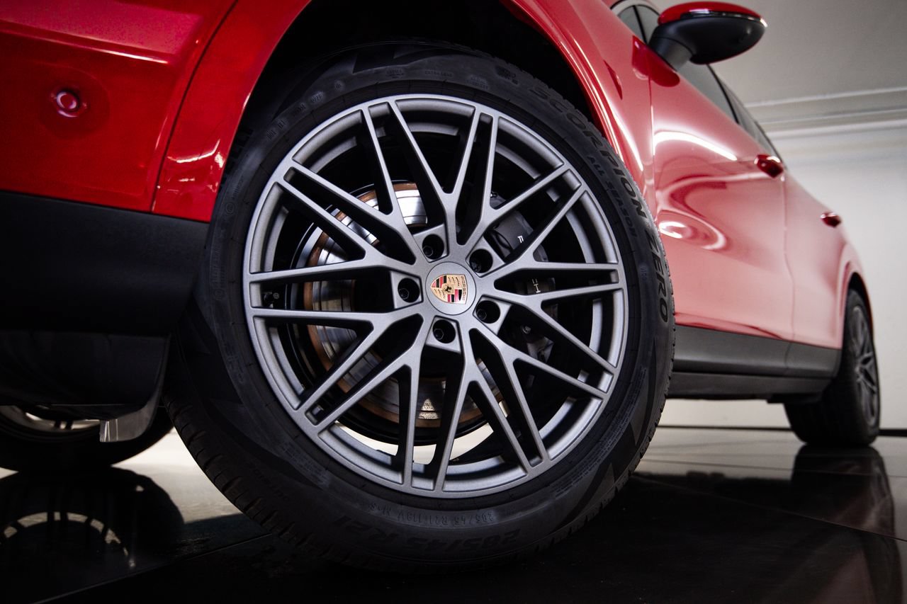 Certified 2026 Porsche Cayenne AWD/4WD image 12