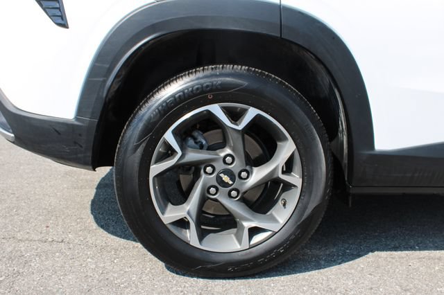 Used 2024 Chevrolet Trax LT w/ Driver Confidence Package FWD image 34