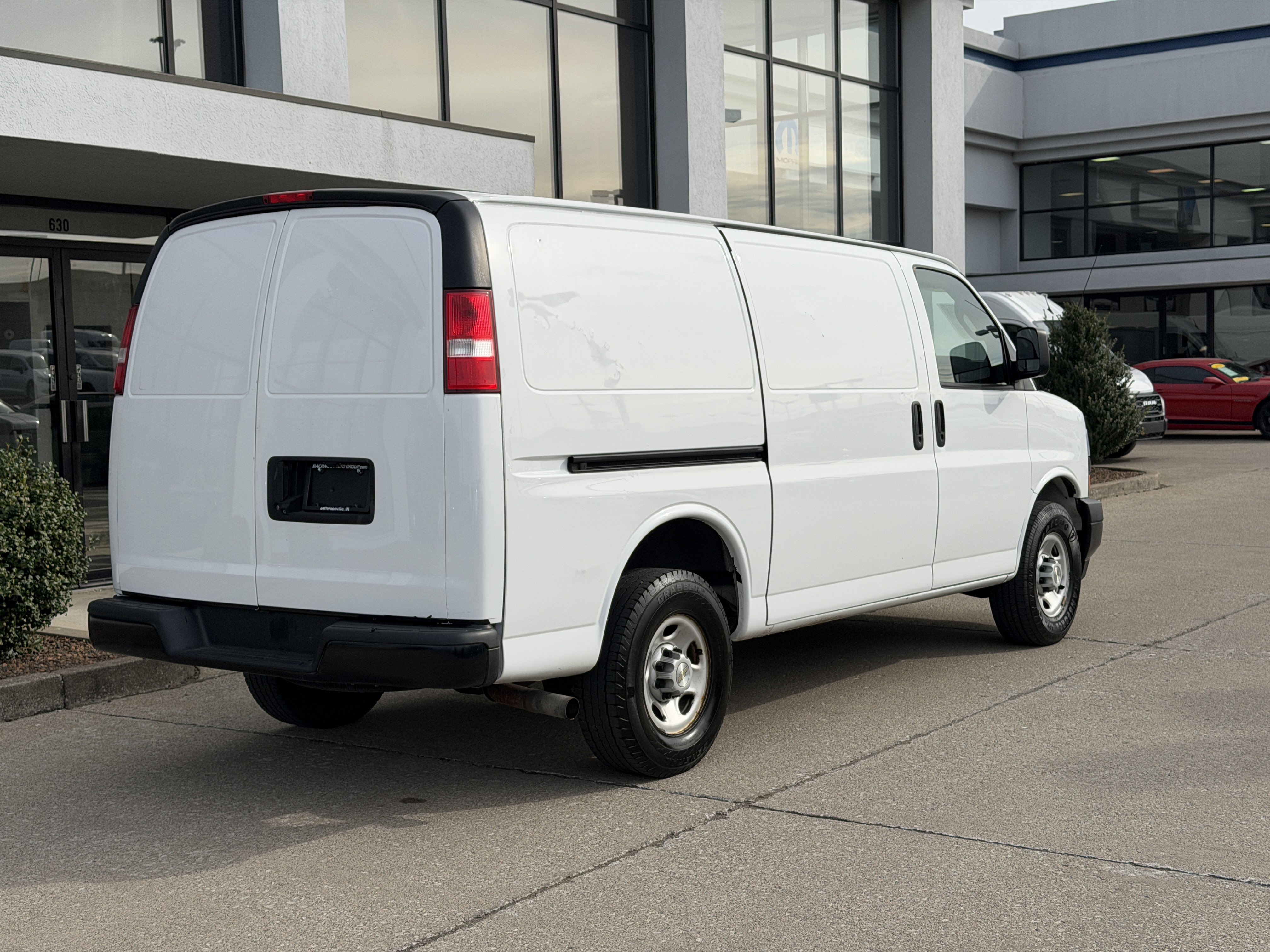 Used 2021 Chevrolet Express 2500 w/ Driver Convenience Package image 4