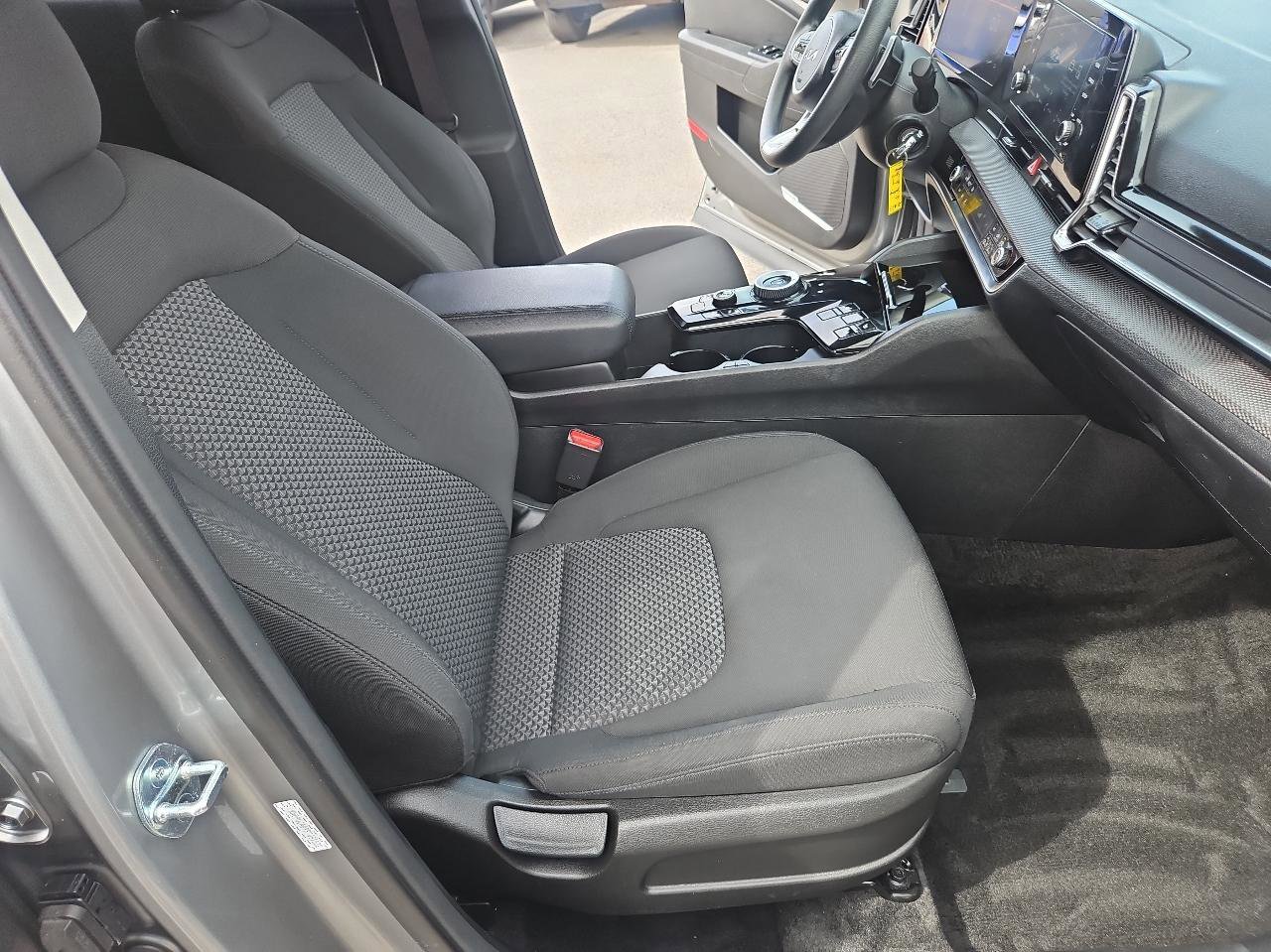 Used 2023 Kia Sportage LX image 15