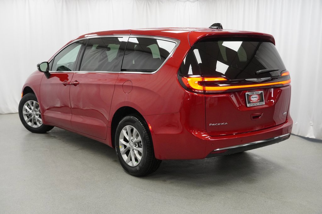 Certified 2025 Chrysler Pacifica Select image 15