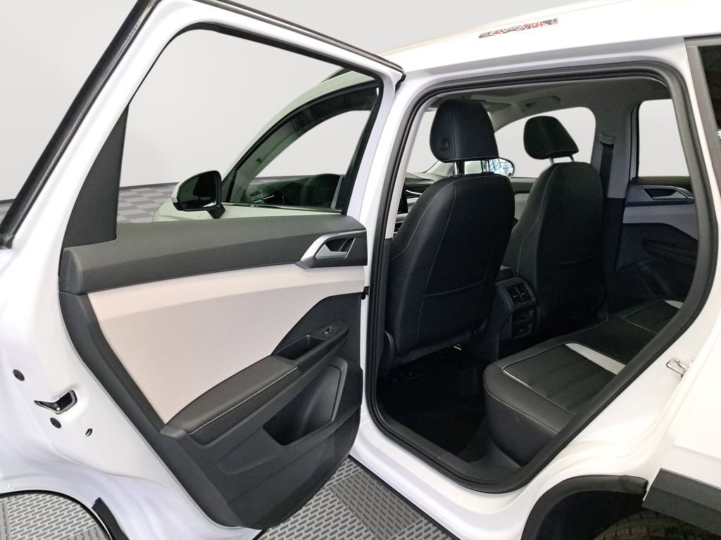 New 2025 Volkswagen Taos SEL image 13