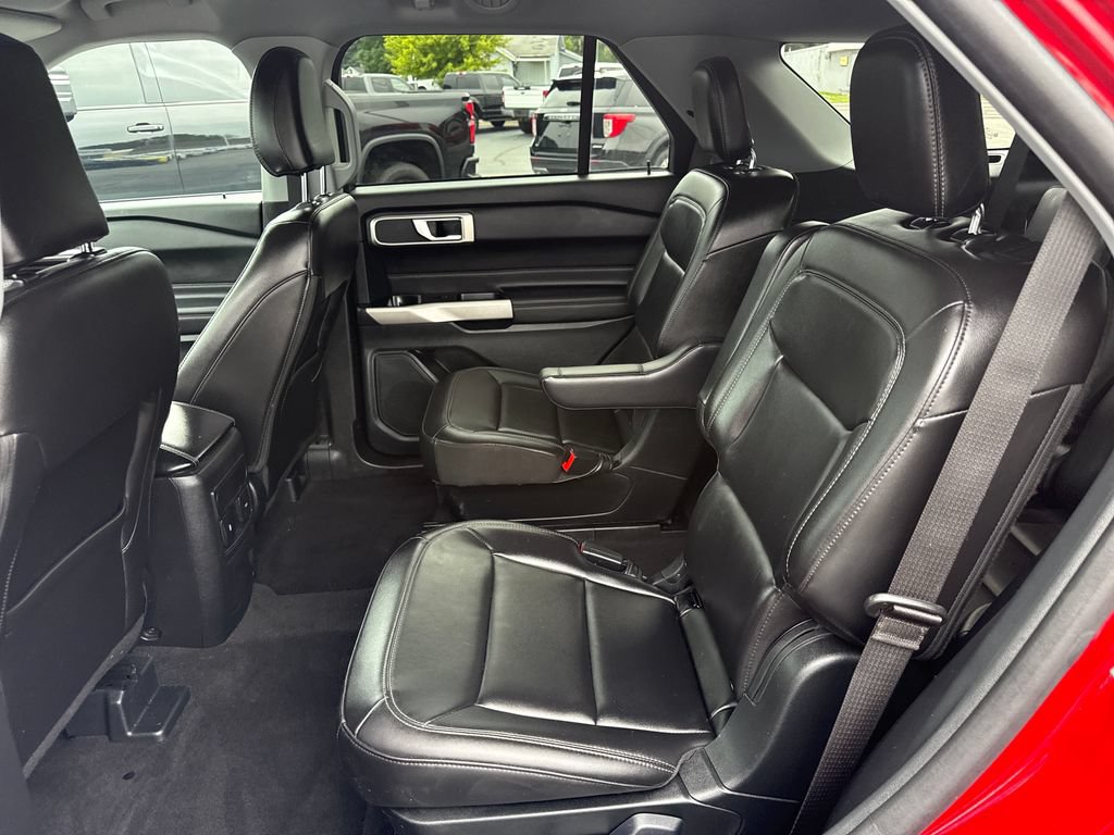 Used 2024 Ford Explorer XLT w/ Equipment Group 202A AWD/4WD image 19