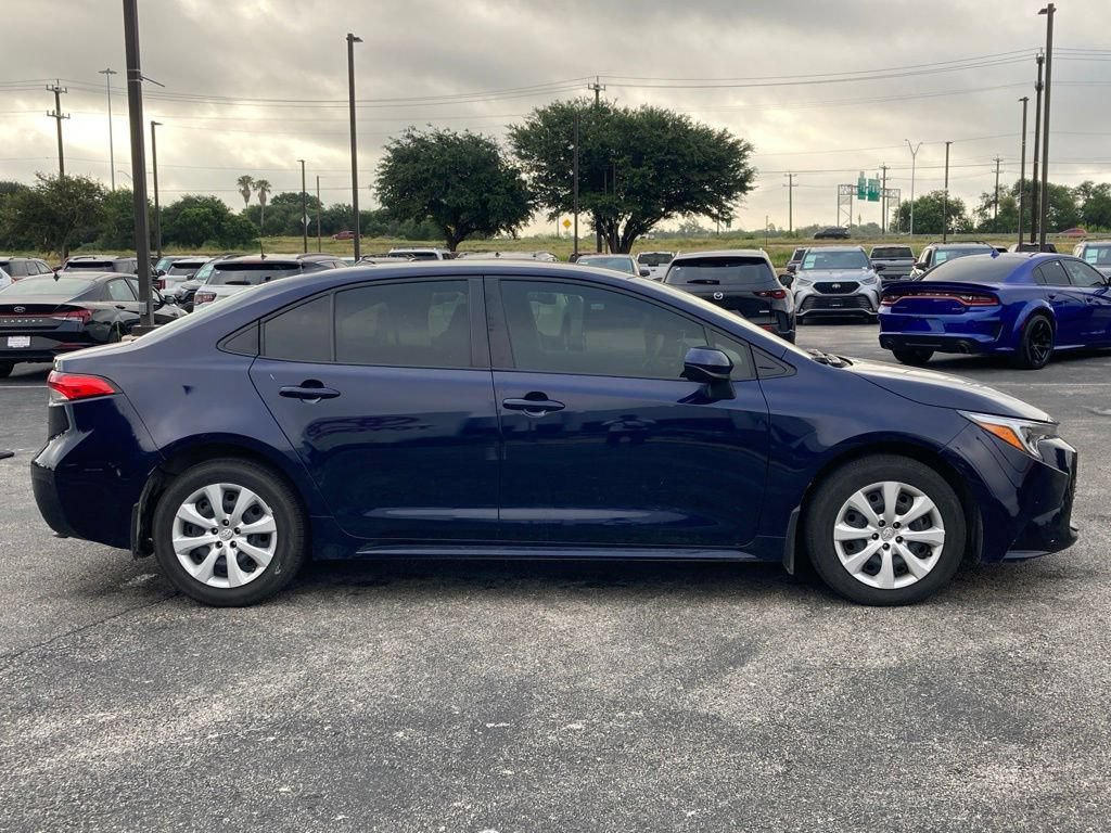 Used 2025 Toyota Corolla LE FWD image 4