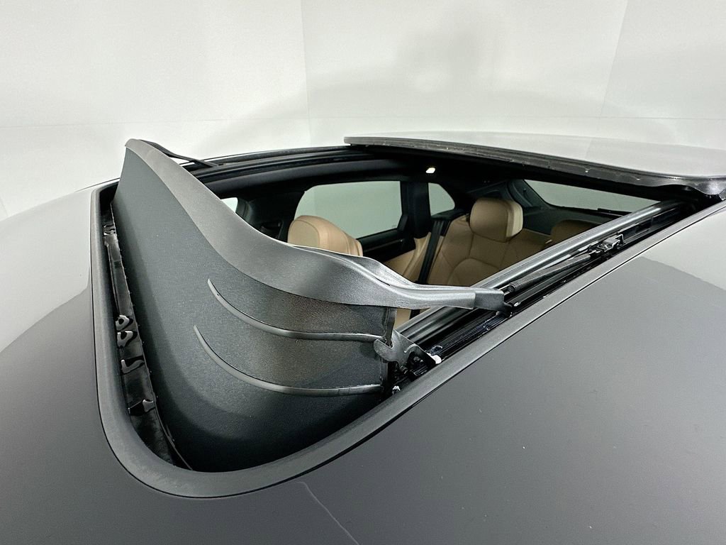 Used 2025 Porsche Macan image 14