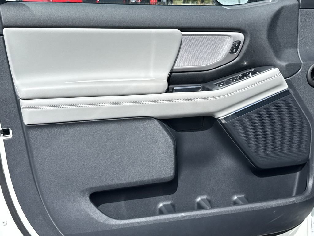 New 2026 Ford Expedition Active image 18