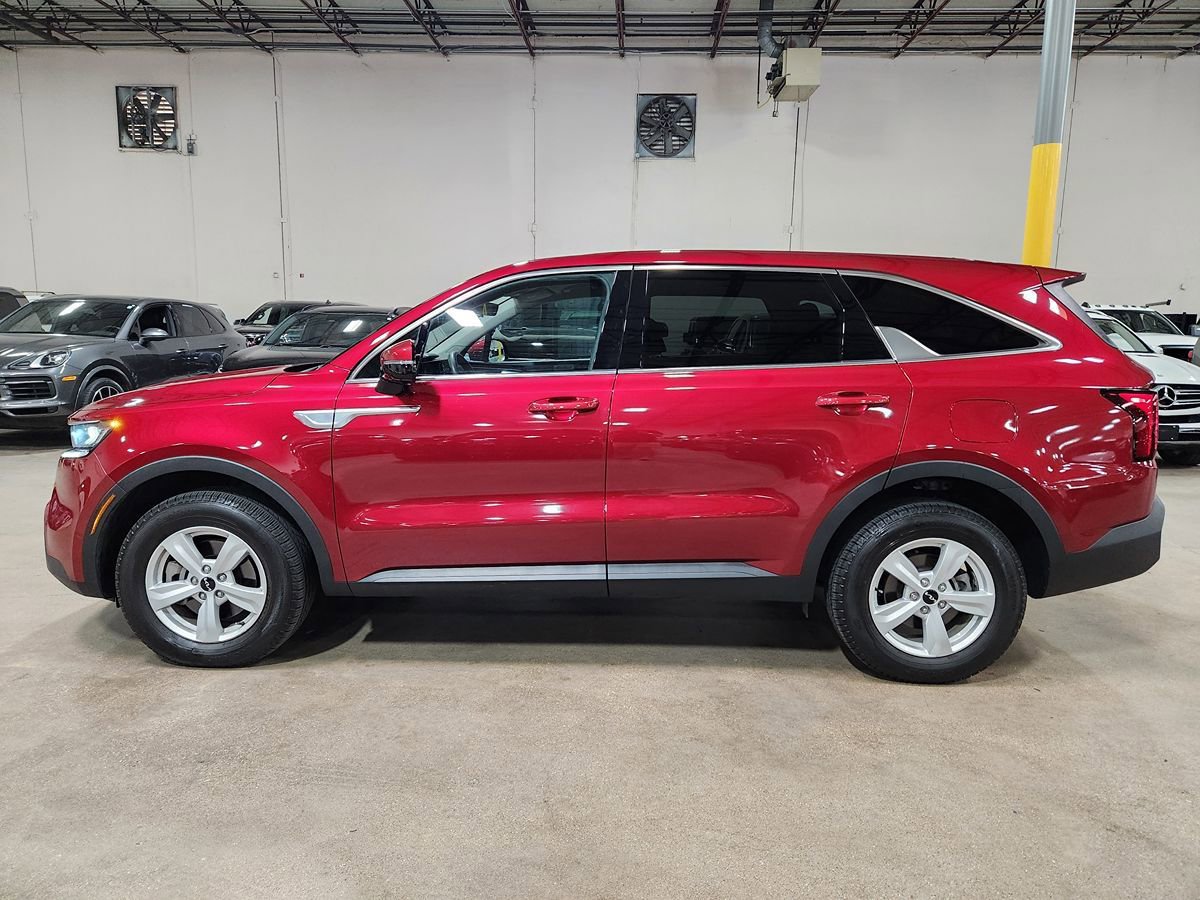 Used 2023 Kia Sorento LX image 7