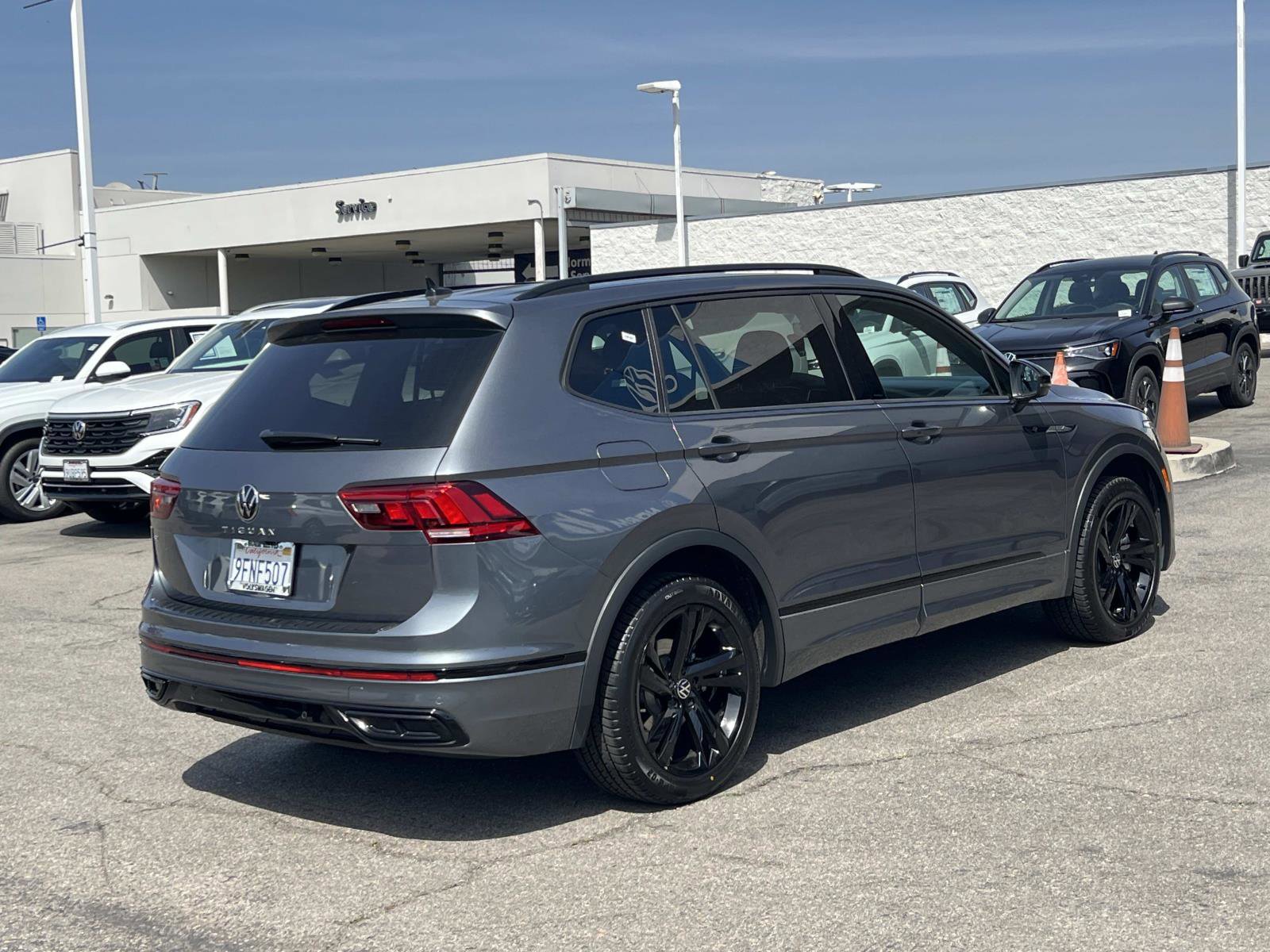 Certified 2023 Volkswagen Tiguan SE R-Line image 27