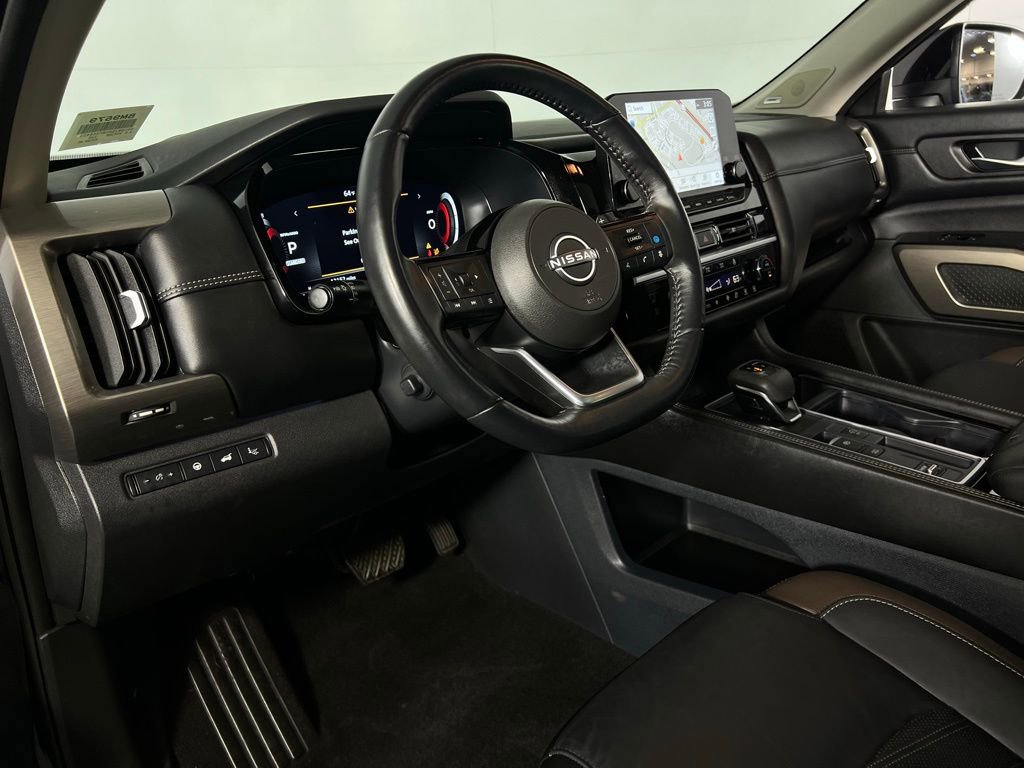 Used 2024 Nissan Pathfinder Platinum image 23