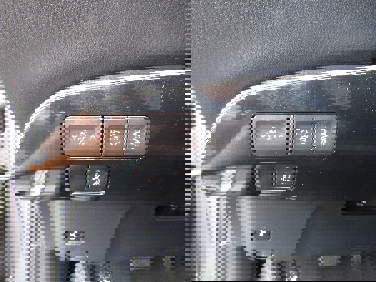 Used 2022 Toyota Prius LE image 11