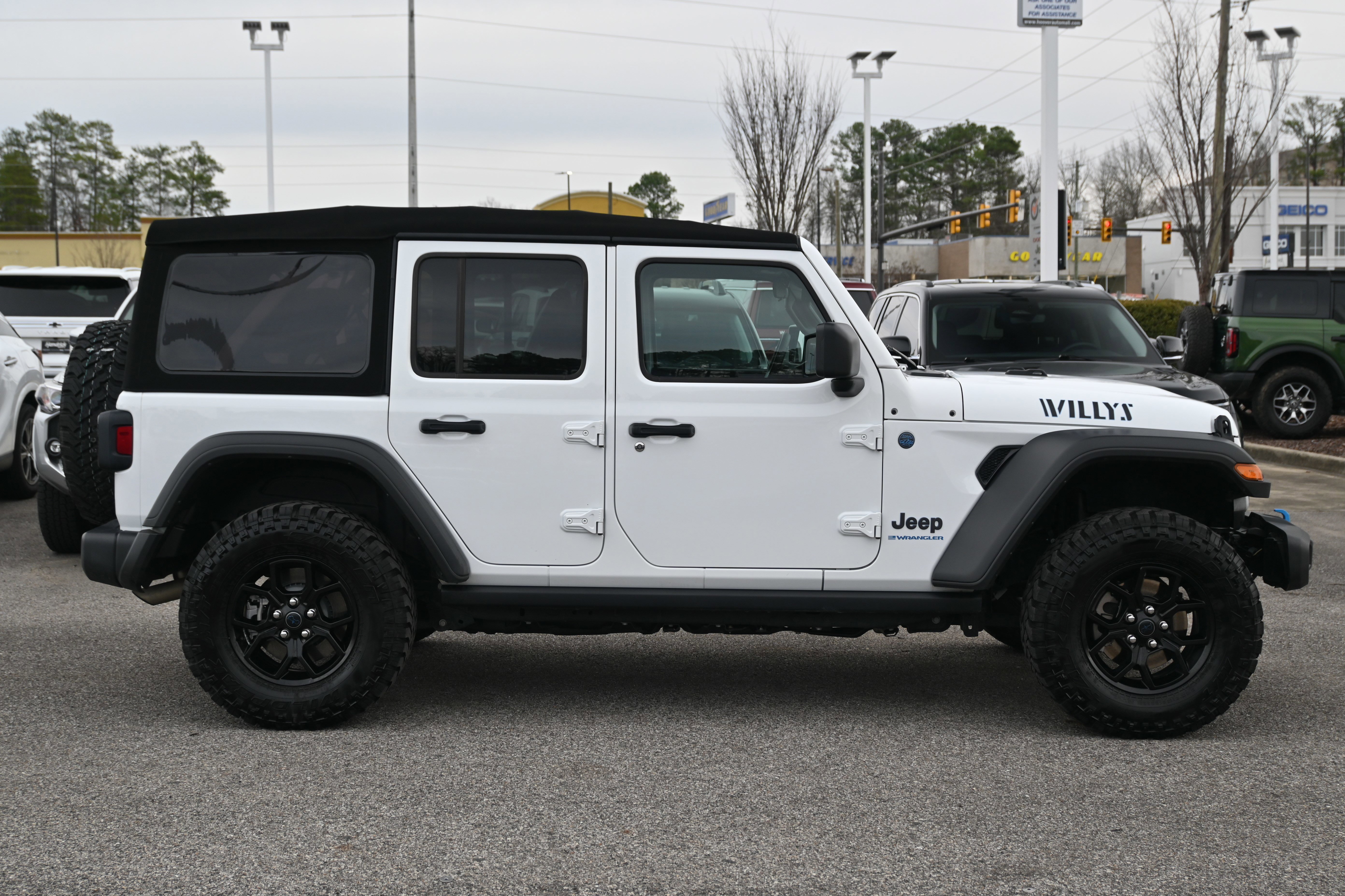 Used 2024 Jeep Wrangler Willys image 16