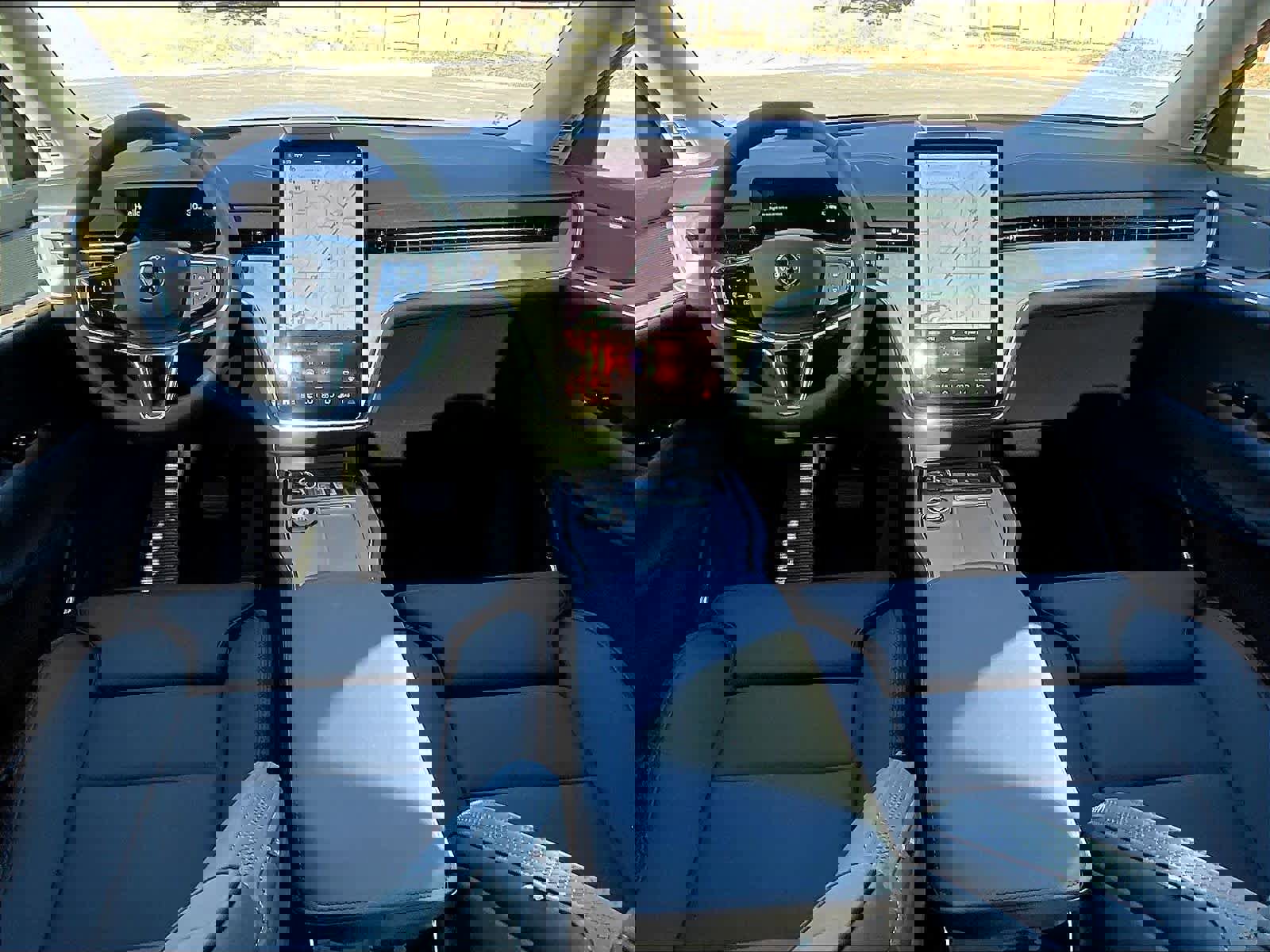 New 2025 Volvo EX90 Plus w/ Protection Package Premier image 7