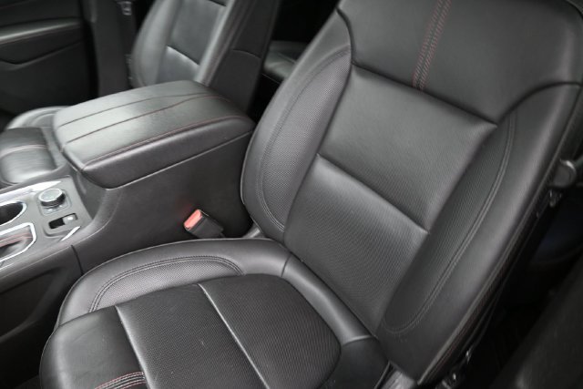 Used 2023 Chevrolet Traverse RS AWD/4WD image 17