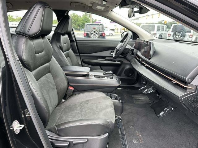 Used 2023 Nissan Ariya AWD image 9