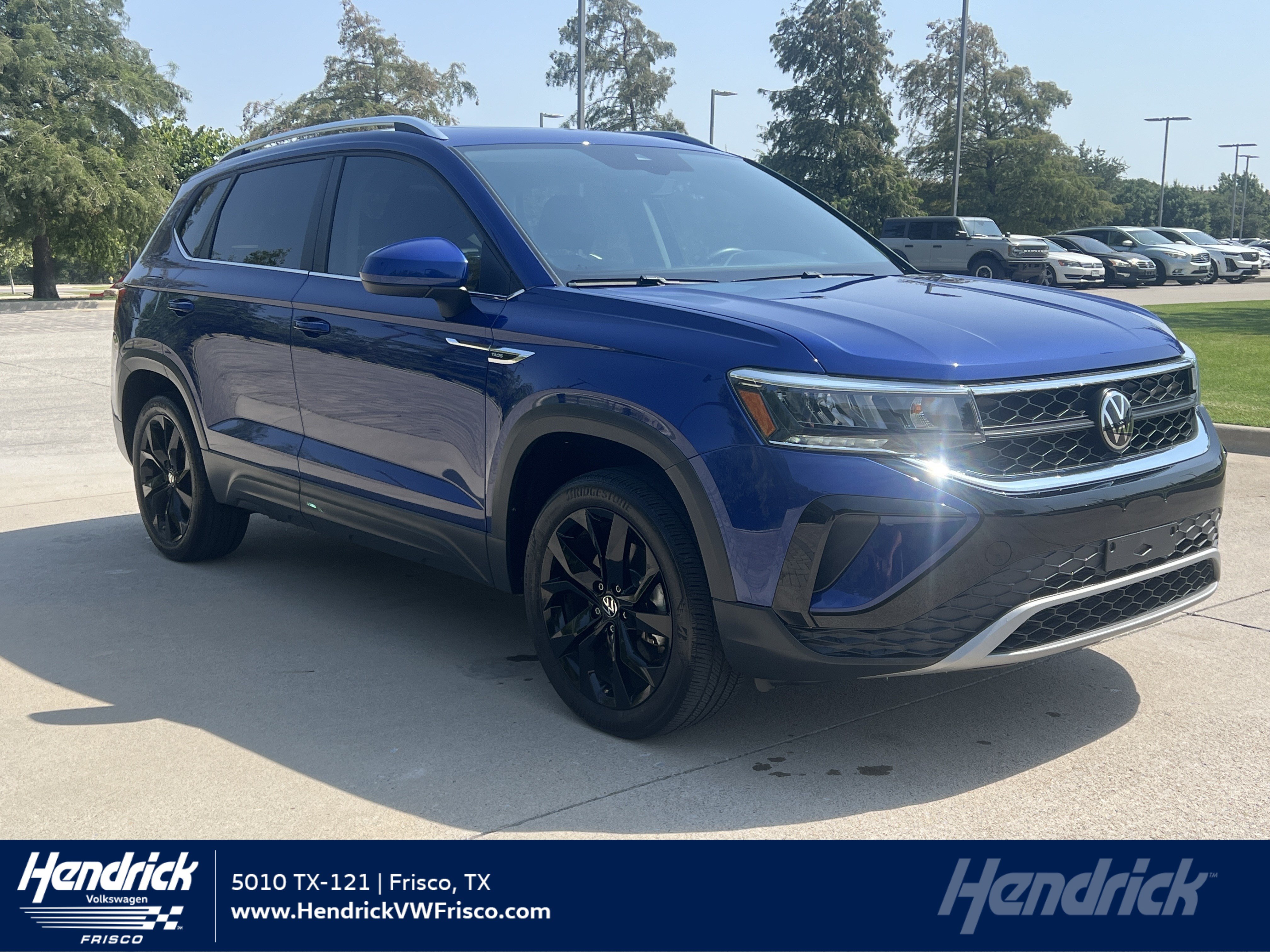 Used 2023 Volkswagen Taos SE FWD image 1