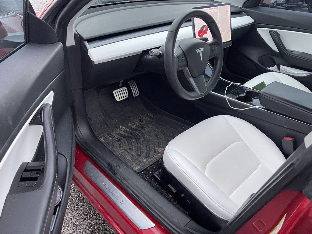 Used 2020 Tesla Model 3 Performance image 8