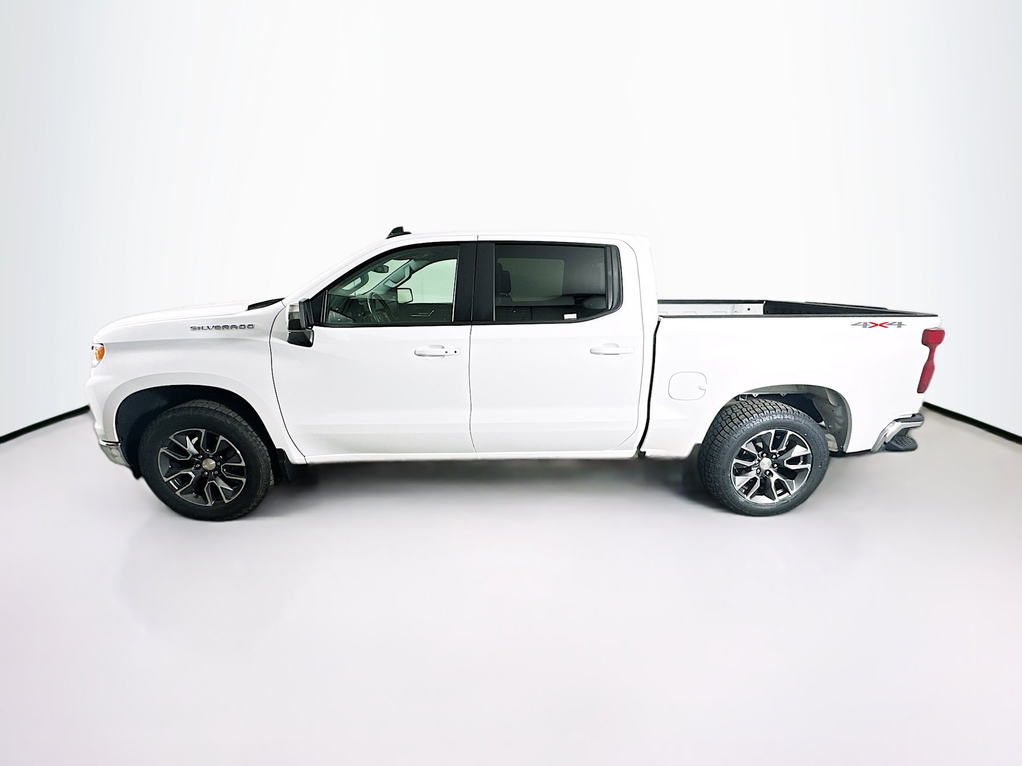 Used 2024 Chevrolet Silverado 1500 LT AWD/4WD image 4