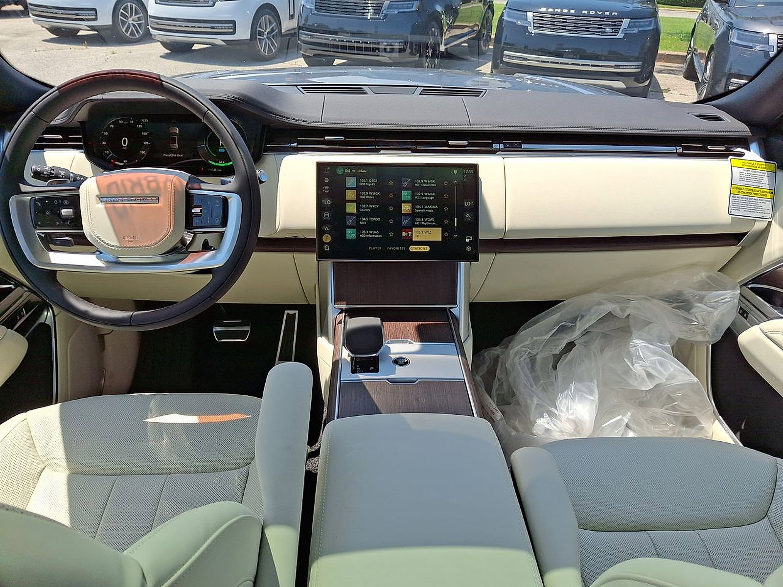 New 2025 Land Rover Range Rover SE image 10