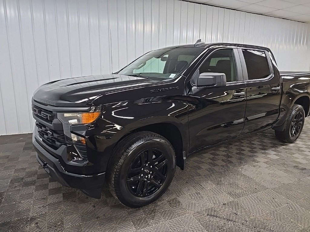 Used 2024 Chevrolet Silverado 1500 Custom w/ Dark Appearance Package image 8