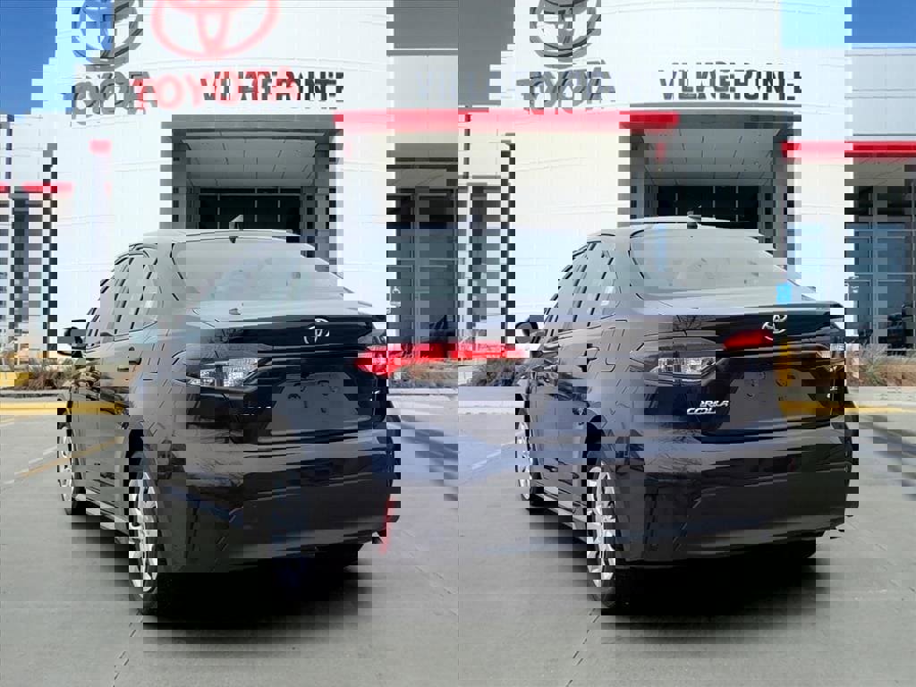 Used 2024 Toyota Corolla LE image 4