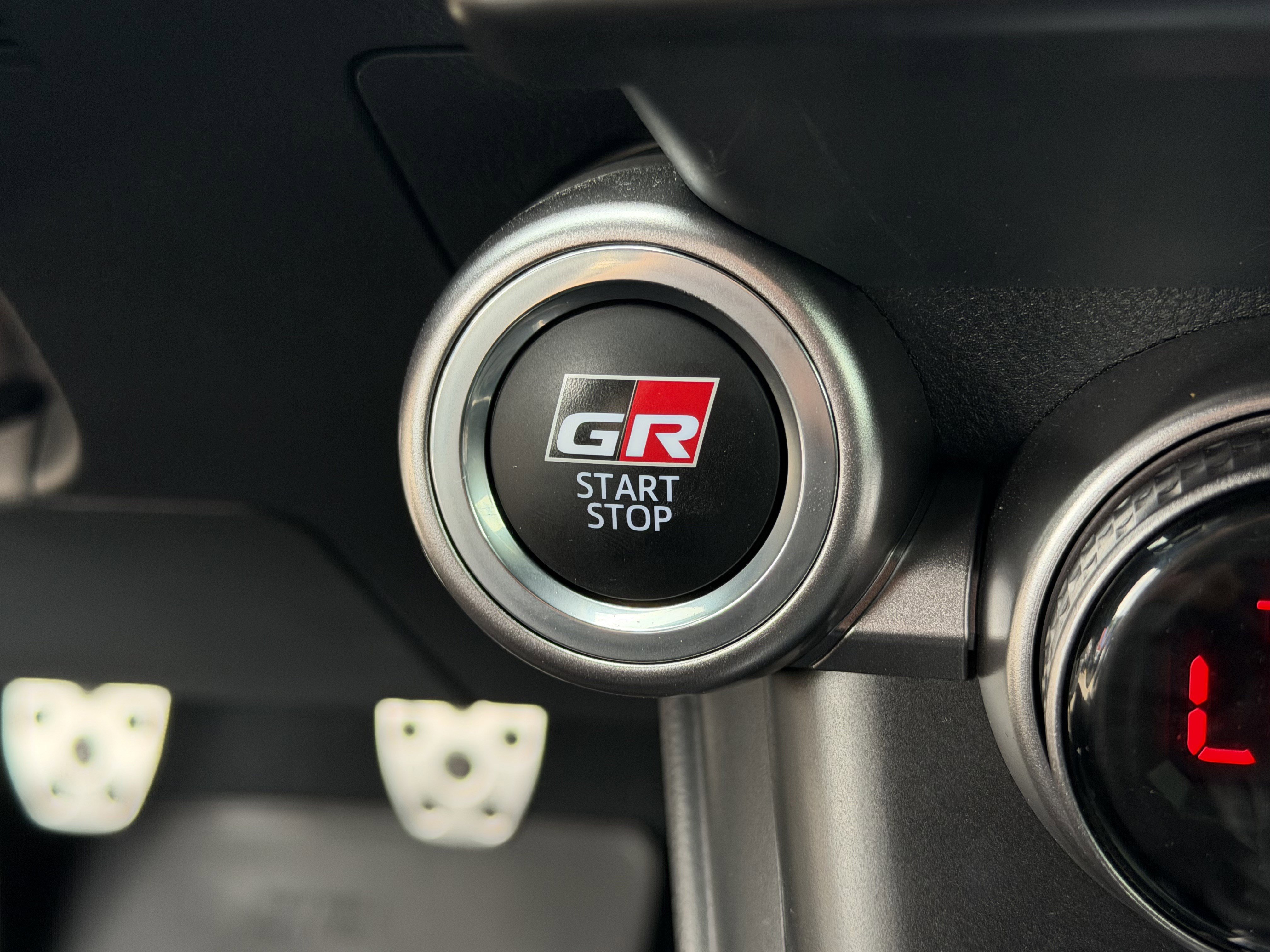 Used 2025 Toyota GR86 Premium w/ ALL Weather Mat Package (TMS) image 18