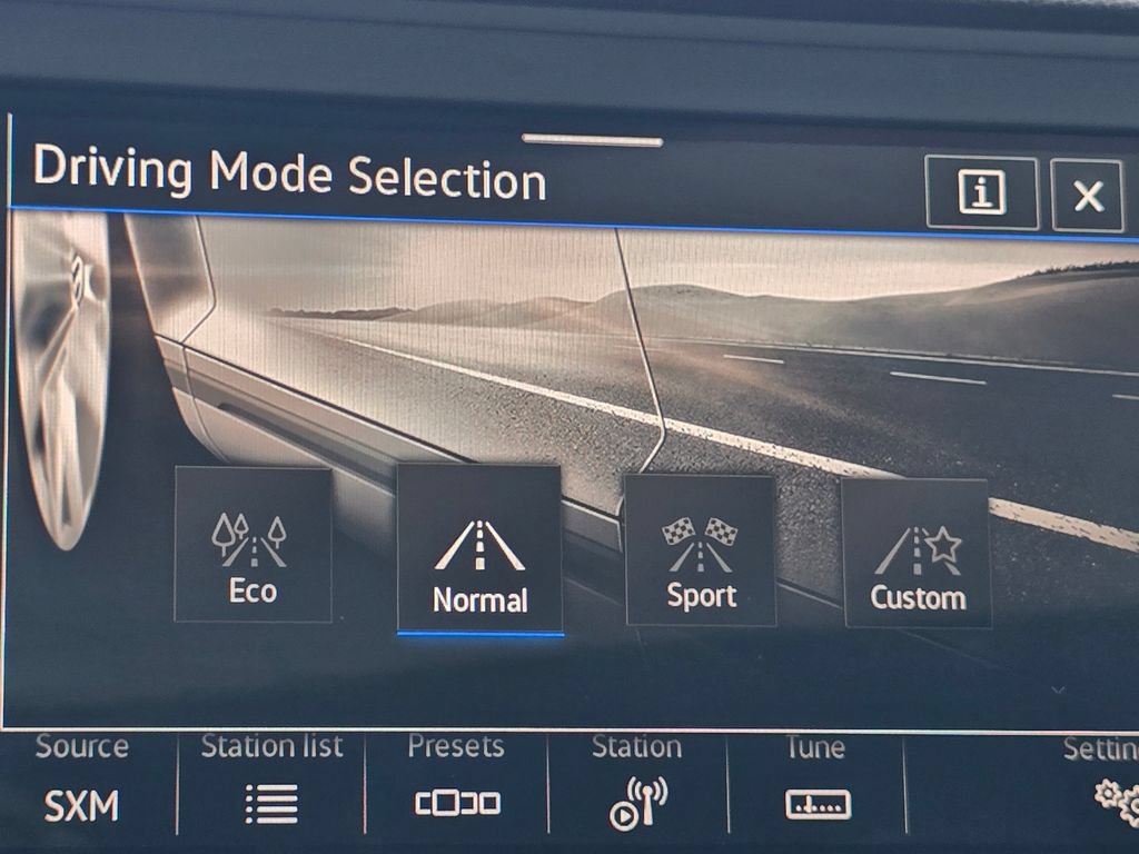 Used 2023 Volkswagen Jetta SEL FWD image 5