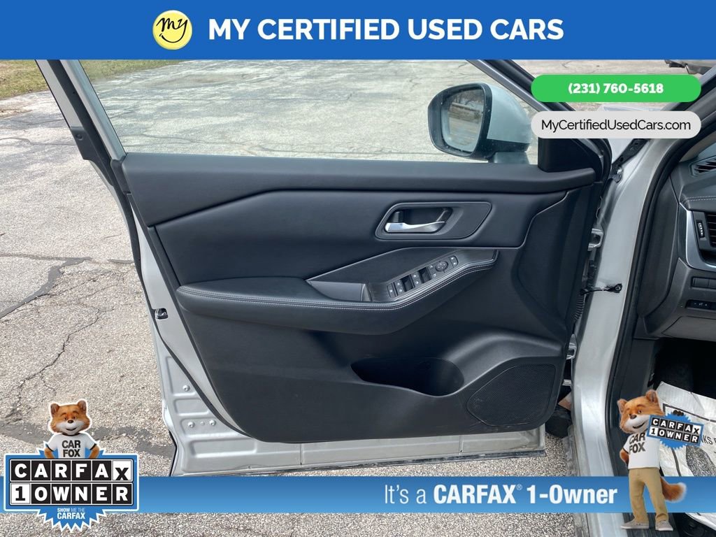 Used 2025 Nissan Rogue SV image 16