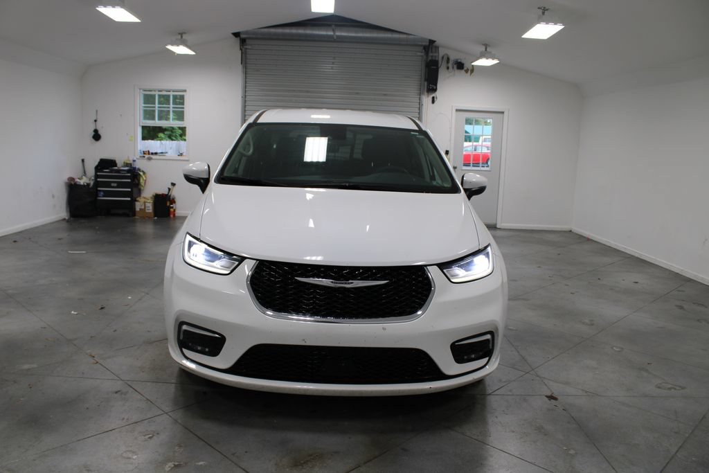 Used 2024 Nissan Versa SR FWD image 50