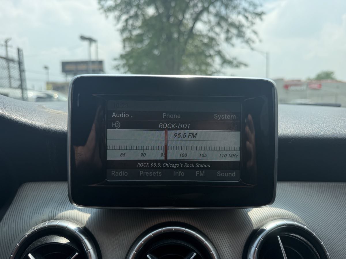 Used 2014 Mercedes-Benz CLA 250 image 32