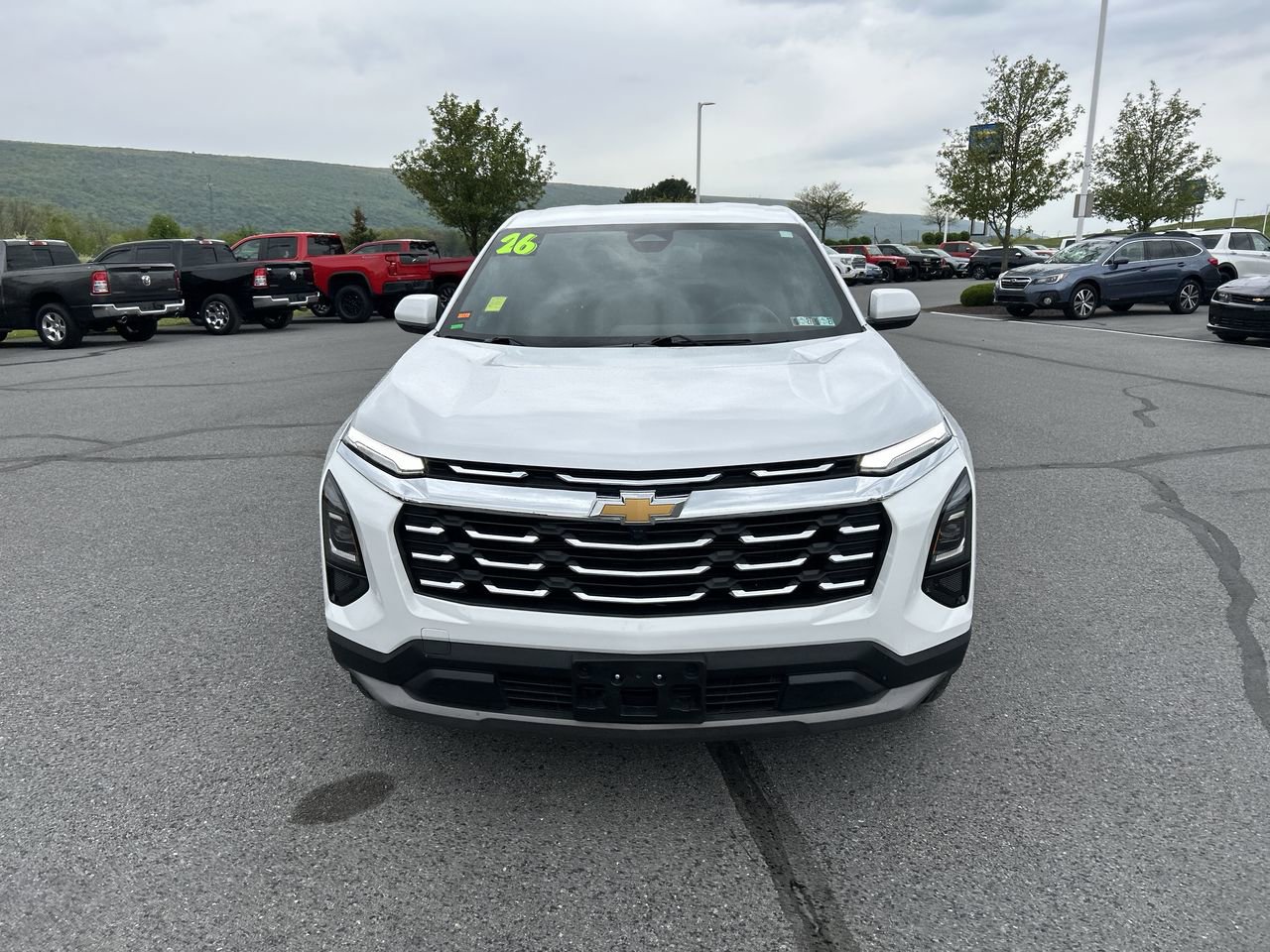 Used 2026 Chevrolet Equinox LT AWD/4WD image 2