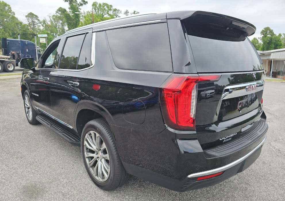 Used 2022 GMC Yukon SLT w/ SLT Premium Package AWD/4WD image 2