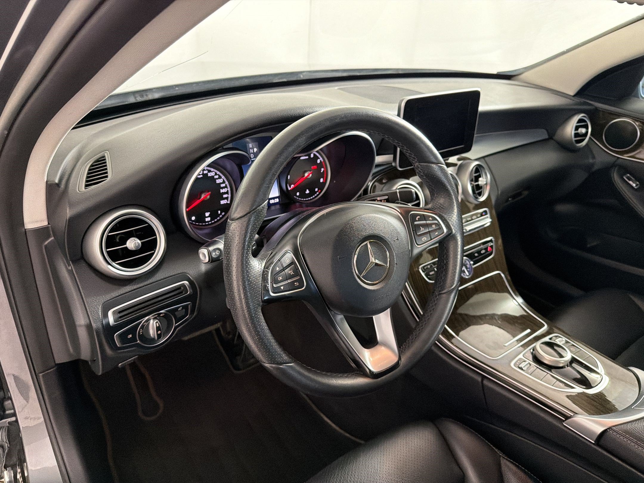 Used 2018 Mercedes-Benz C 300 4MATIC Sedan image 4