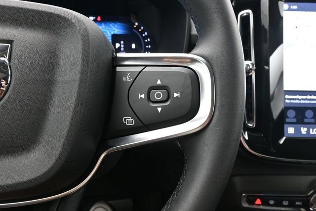 Used 2025 Volvo XC40 B5 Plus AWD/4WD image 24
